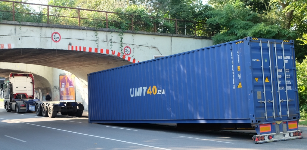 vereidigter Kfz-Sachverständiger Kfz-Gutachter Andre Nern erstellt Gutachten und Expertisen für Container Chassis Lafette